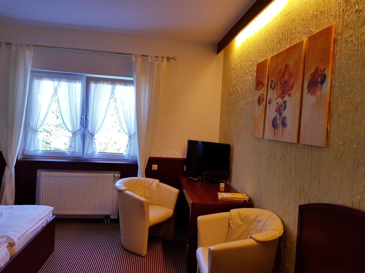Hotel Restaurant Jaegerhof Düren - Eifel Zewnętrze zdjęcie