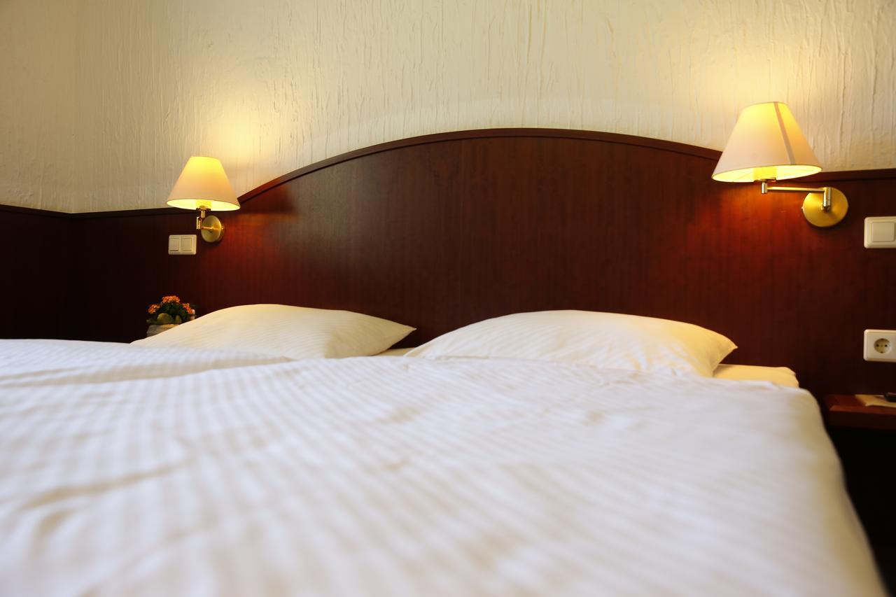 Hotel Restaurant Jaegerhof Düren - Eifel Zewnętrze zdjęcie